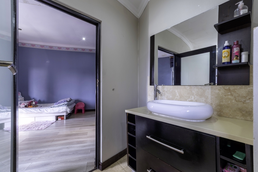4 Bedroom Property for Sale in Crescent Wood Country Estate Gauteng