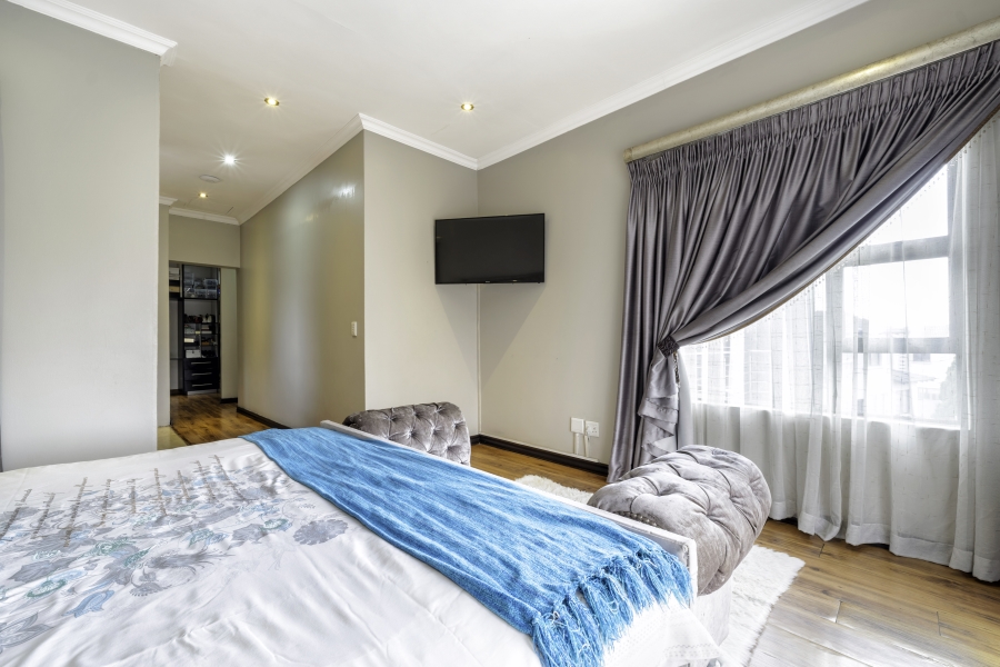 4 Bedroom Property for Sale in Crescent Wood Country Estate Gauteng