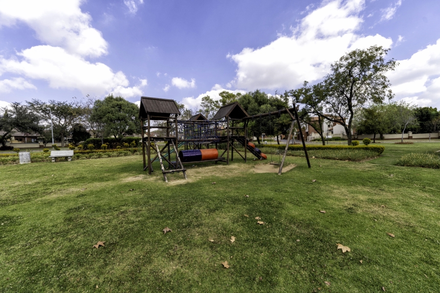4 Bedroom Property for Sale in Crescent Wood Country Estate Gauteng