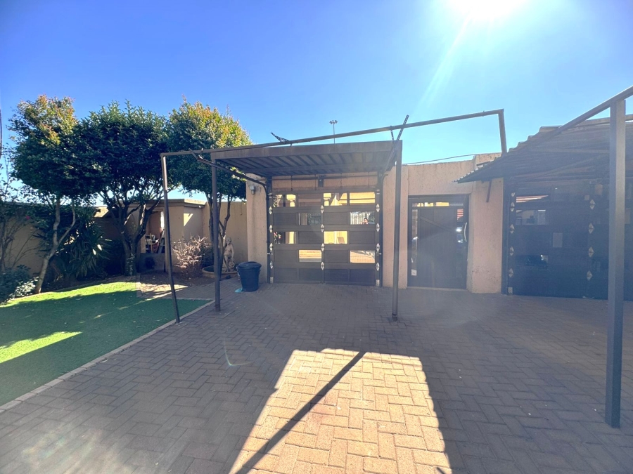 3 Bedroom Property for Sale in Vosloorus Gauteng