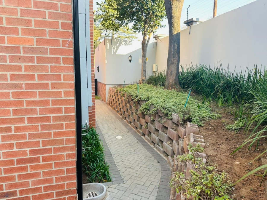 To Let 2 Bedroom Property for Rent in Bryanston East Gauteng