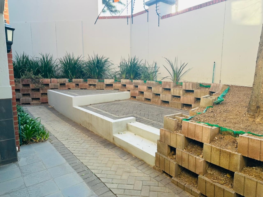 To Let 2 Bedroom Property for Rent in Bryanston East Gauteng