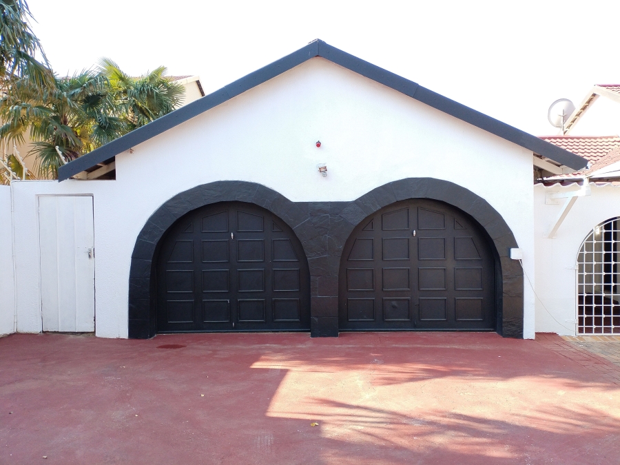 8 Bedroom Property for Sale in Glenvista Gauteng