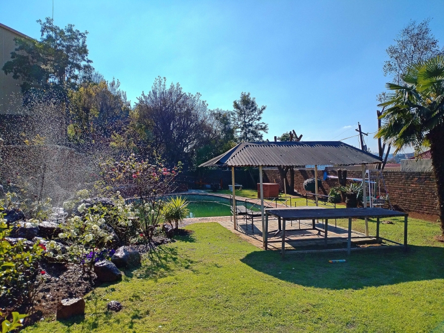 8 Bedroom Property for Sale in Glenvista Gauteng