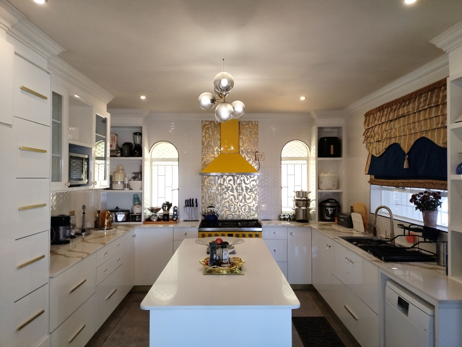 8 Bedroom Property for Sale in Glenvista Gauteng