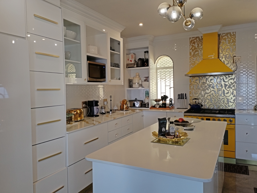 8 Bedroom Property for Sale in Glenvista Gauteng