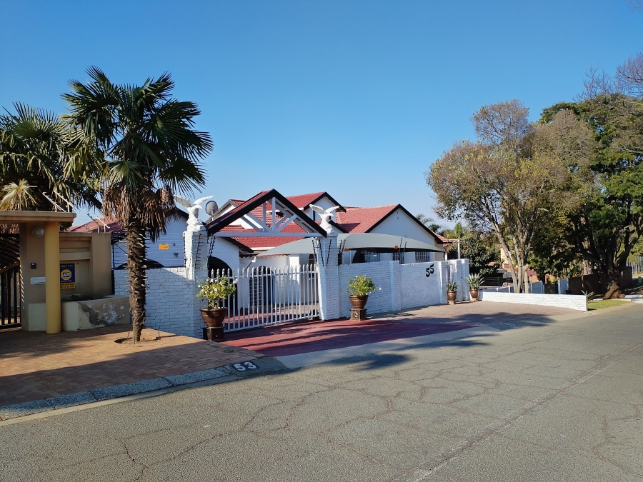 8 Bedroom Property for Sale in Glenvista Gauteng