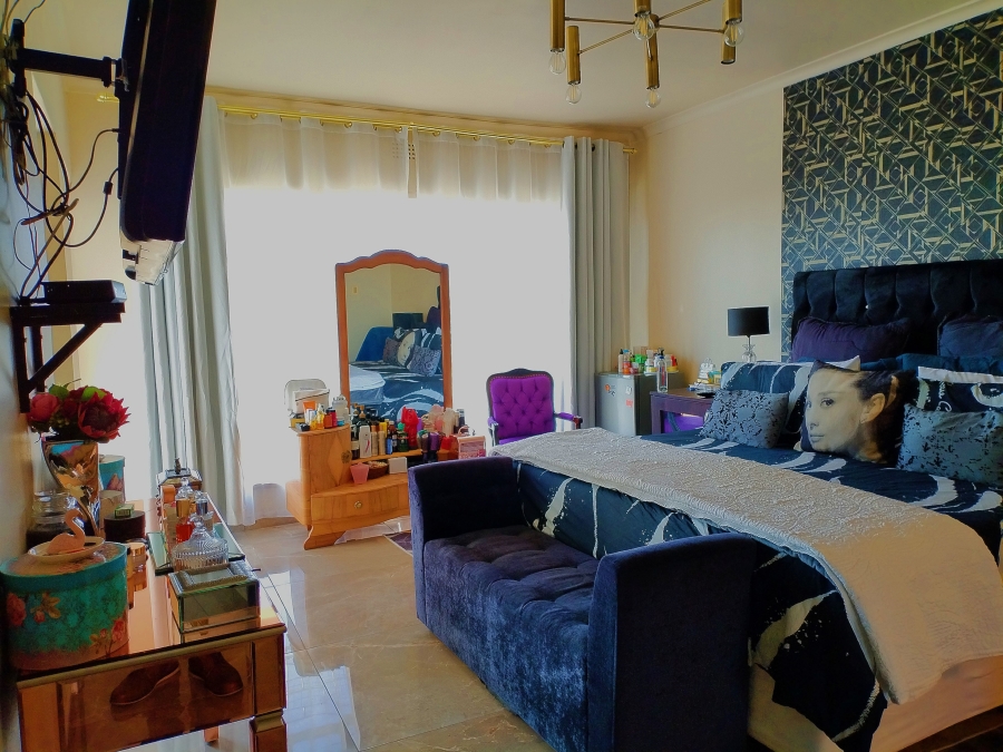 8 Bedroom Property for Sale in Glenvista Gauteng