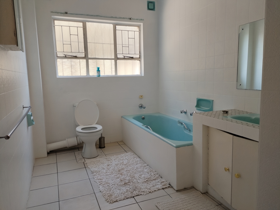 8 Bedroom Property for Sale in Glenvista Gauteng