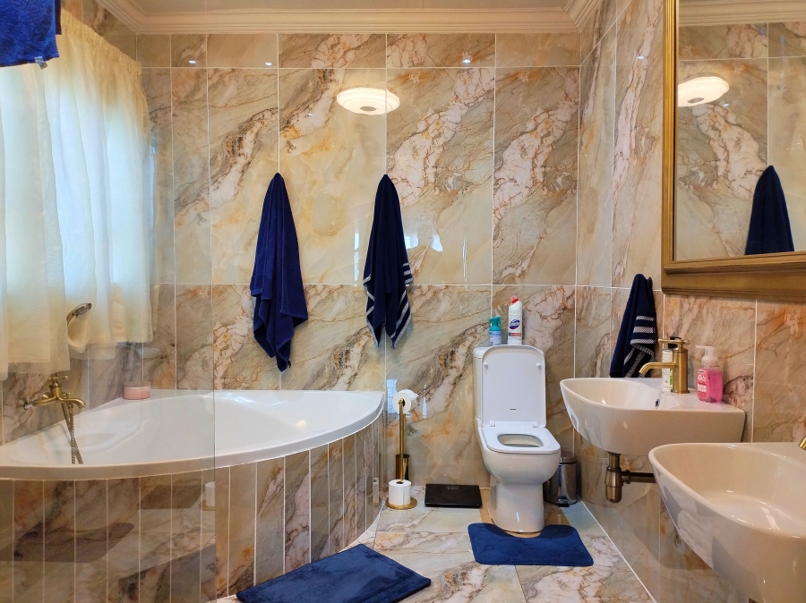 8 Bedroom Property for Sale in Glenvista Gauteng