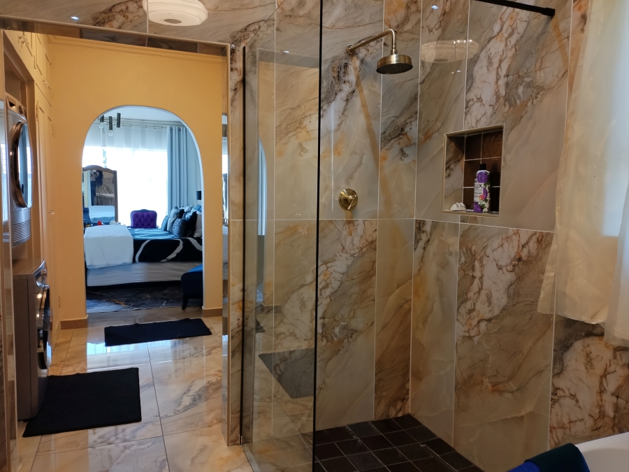 8 Bedroom Property for Sale in Glenvista Gauteng