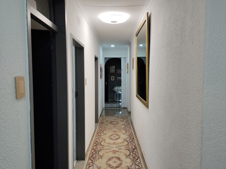 8 Bedroom Property for Sale in Glenvista Gauteng