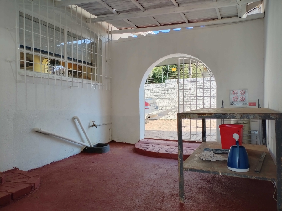 8 Bedroom Property for Sale in Glenvista Gauteng