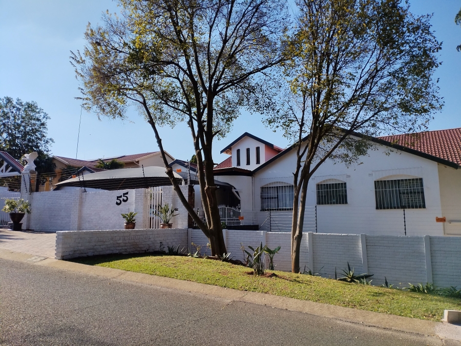 8 Bedroom Property for Sale in Glenvista Gauteng