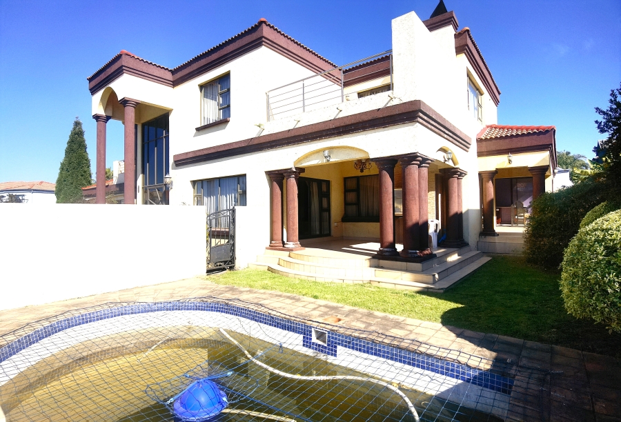 6 Bedroom Property for Sale in Blue Valley Golf Estate Gauteng