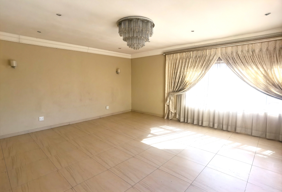 6 Bedroom Property for Sale in Blue Valley Golf Estate Gauteng