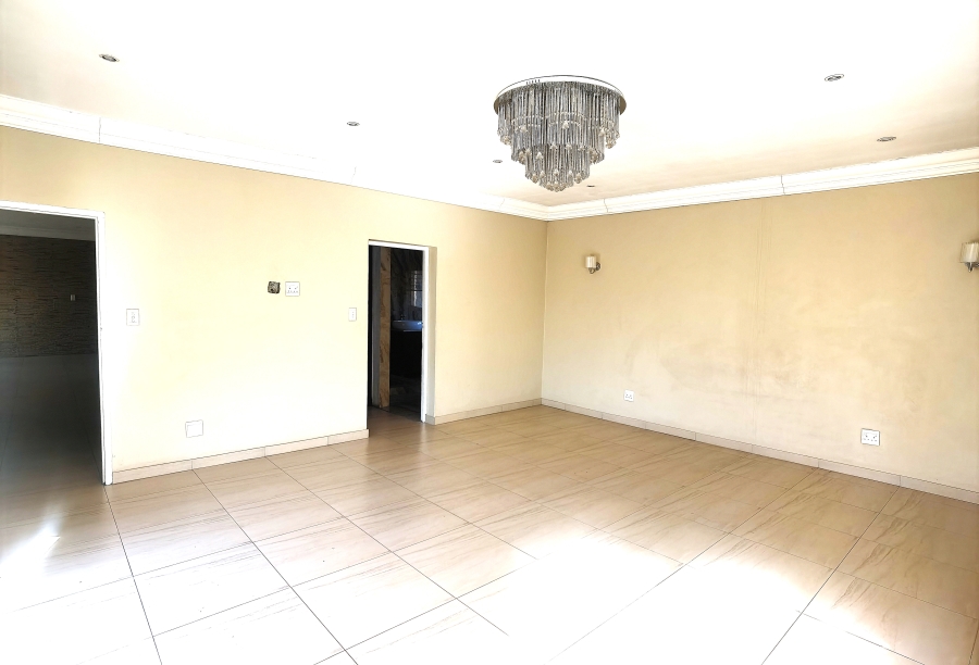 6 Bedroom Property for Sale in Blue Valley Golf Estate Gauteng