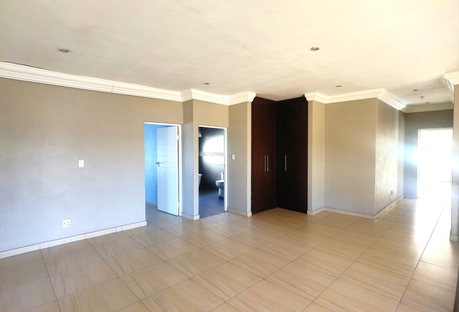 6 Bedroom Property for Sale in Blue Valley Golf Estate Gauteng