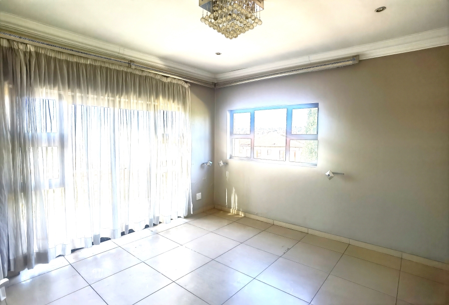 6 Bedroom Property for Sale in Blue Valley Golf Estate Gauteng