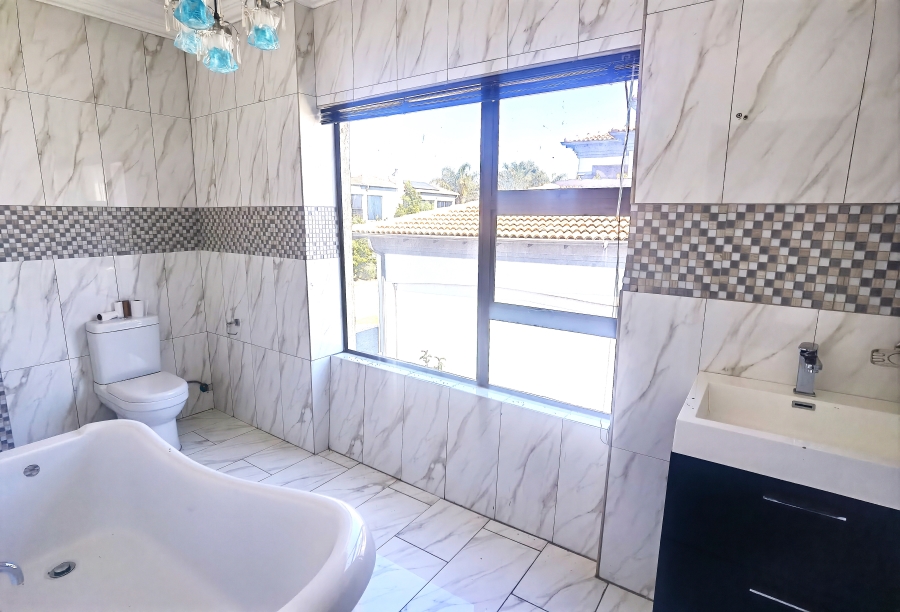 6 Bedroom Property for Sale in Blue Valley Golf Estate Gauteng