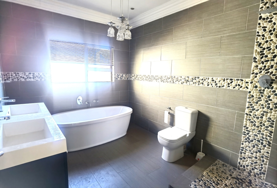 6 Bedroom Property for Sale in Blue Valley Golf Estate Gauteng