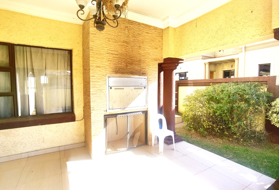 6 Bedroom Property for Sale in Blue Valley Golf Estate Gauteng