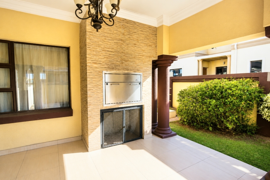 6 Bedroom Property for Sale in Blue Valley Golf Estate Gauteng