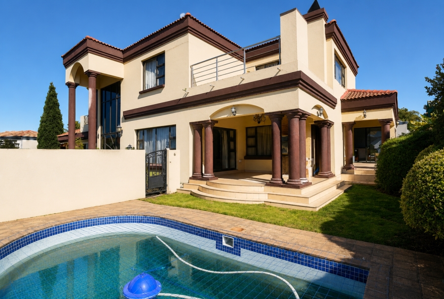 6 Bedroom Property for Sale in Blue Valley Golf Estate Gauteng