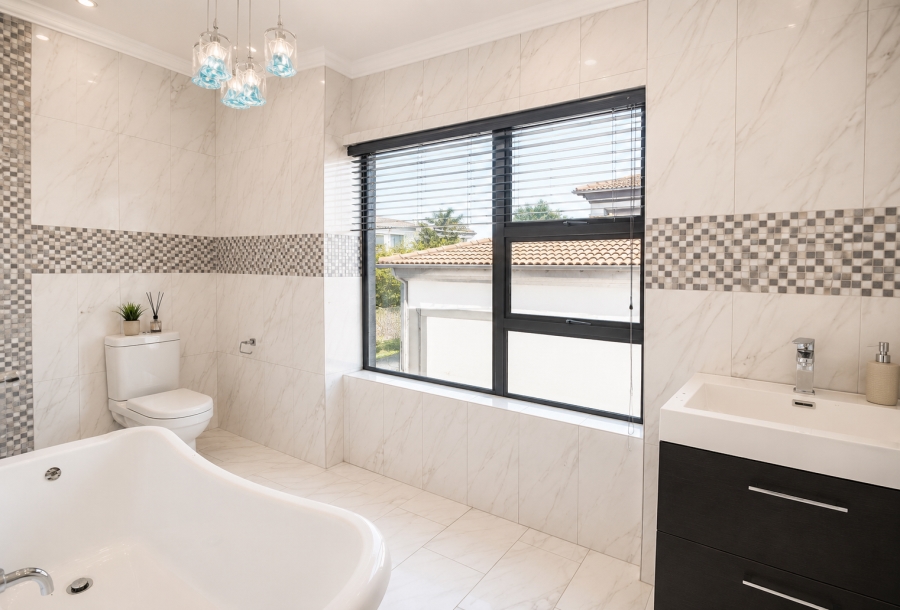 6 Bedroom Property for Sale in Blue Valley Golf Estate Gauteng