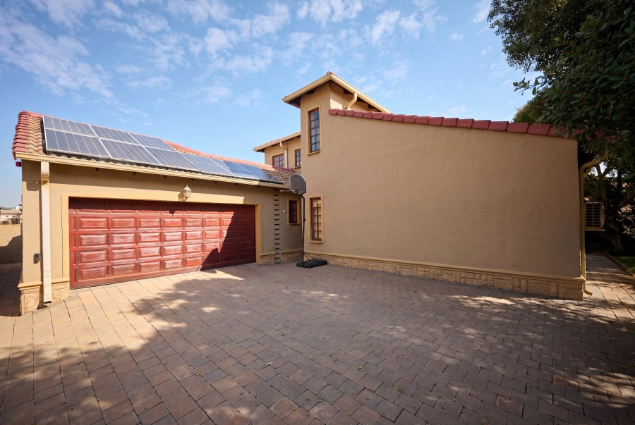 3 Bedroom Property for Sale in Noordwyk Gauteng