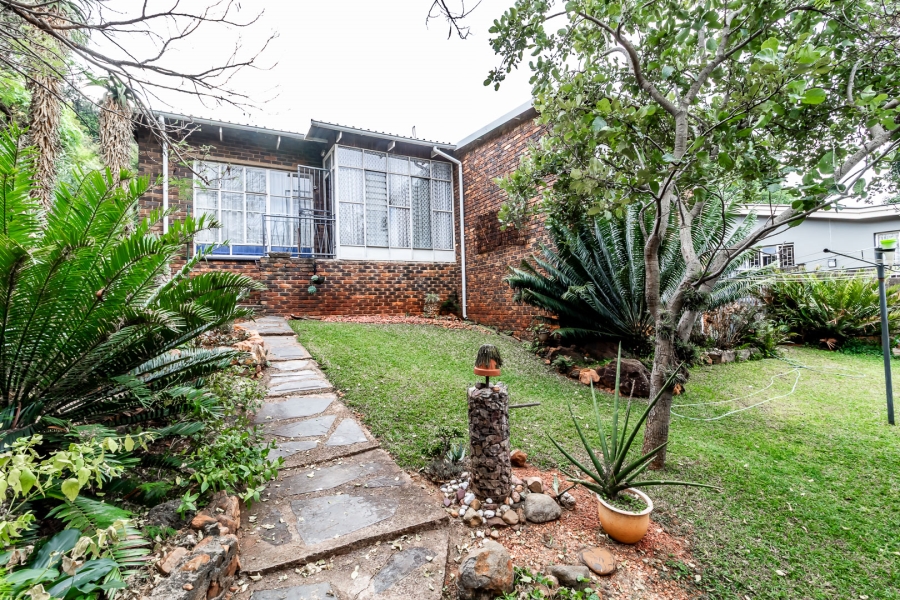 3 Bedroom Property for Sale in Mountain View Gauteng