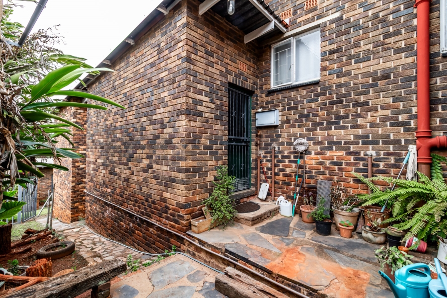 3 Bedroom Property for Sale in Mountain View Gauteng