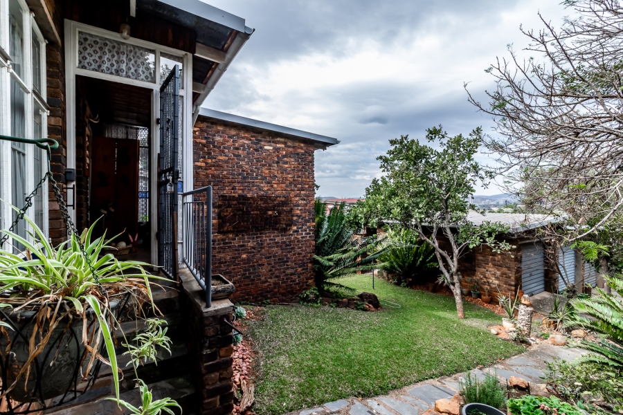 3 Bedroom Property for Sale in Mountain View Gauteng