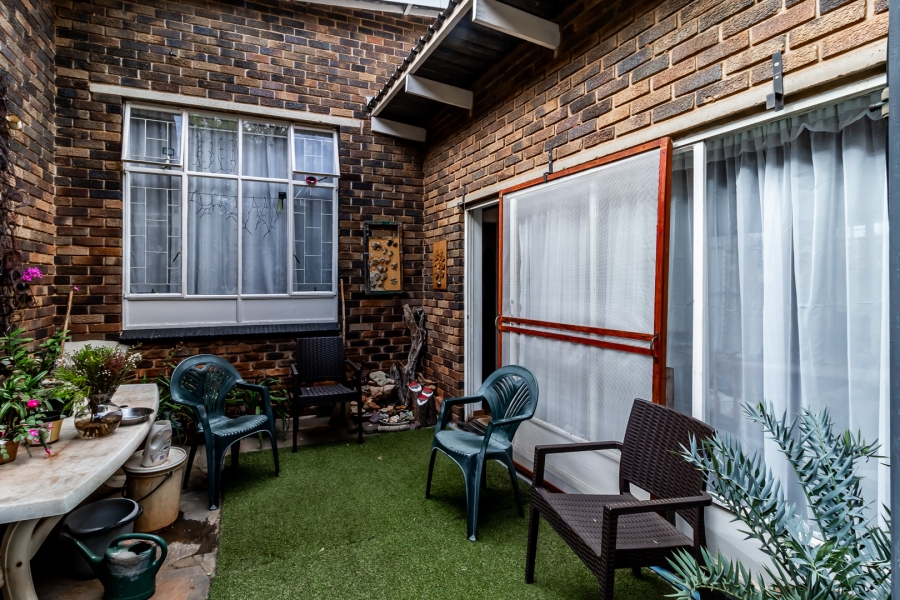 3 Bedroom Property for Sale in Mountain View Gauteng
