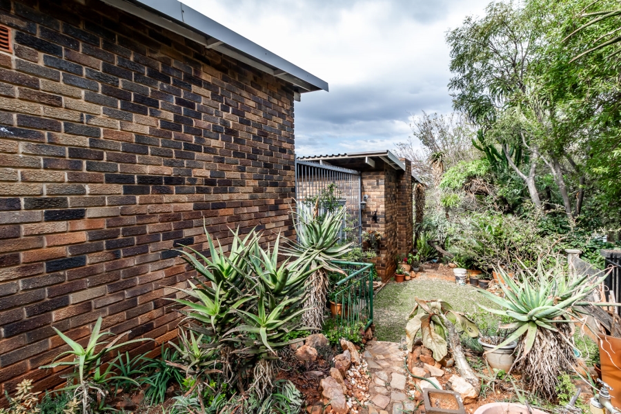 3 Bedroom Property for Sale in Mountain View Gauteng