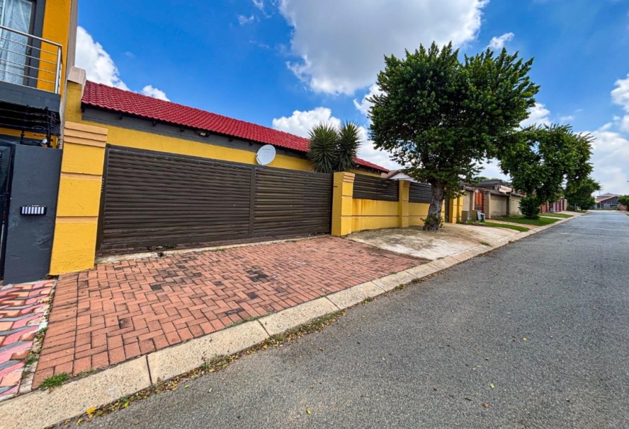 3 Bedroom Property for Sale in Ormonde View Gauteng