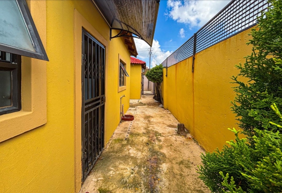 3 Bedroom Property for Sale in Ormonde View Gauteng