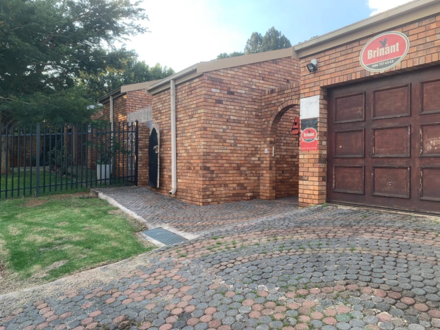 3 Bedroom Property for Sale in Val de Grace Gauteng