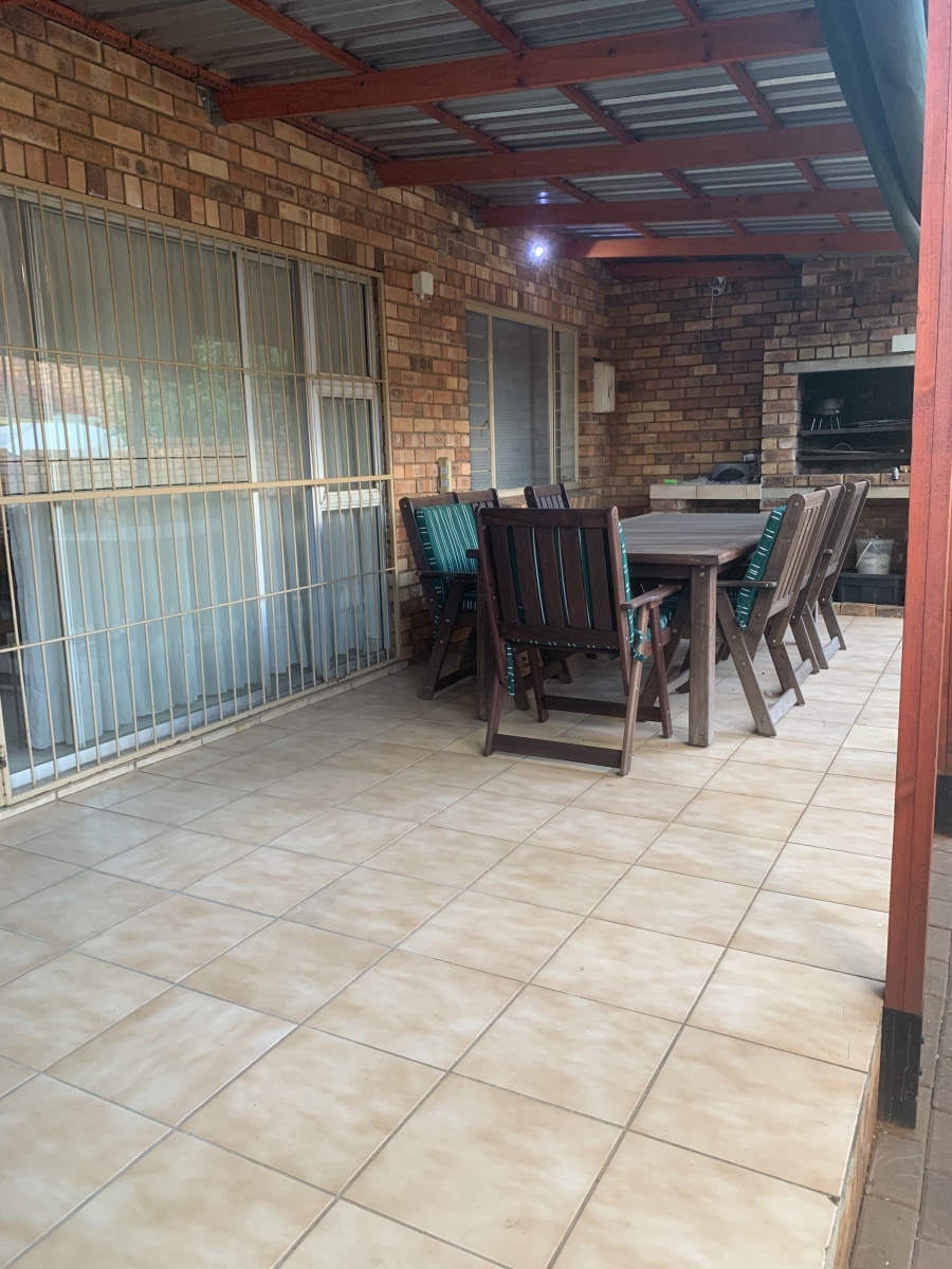 3 Bedroom Property for Sale in Val de Grace Gauteng