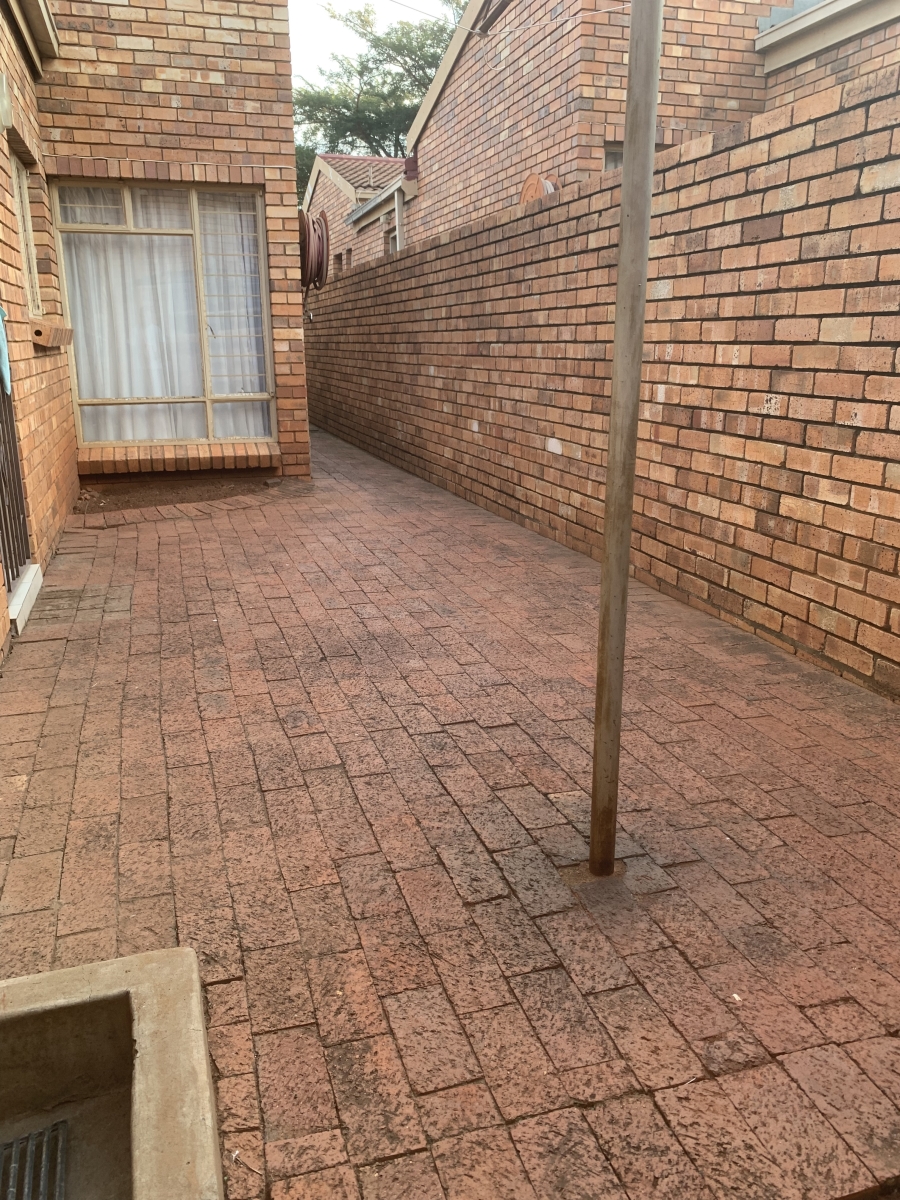 3 Bedroom Property for Sale in Val de Grace Gauteng