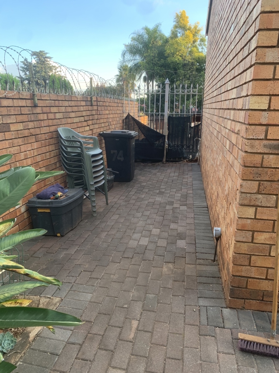 3 Bedroom Property for Sale in Val de Grace Gauteng