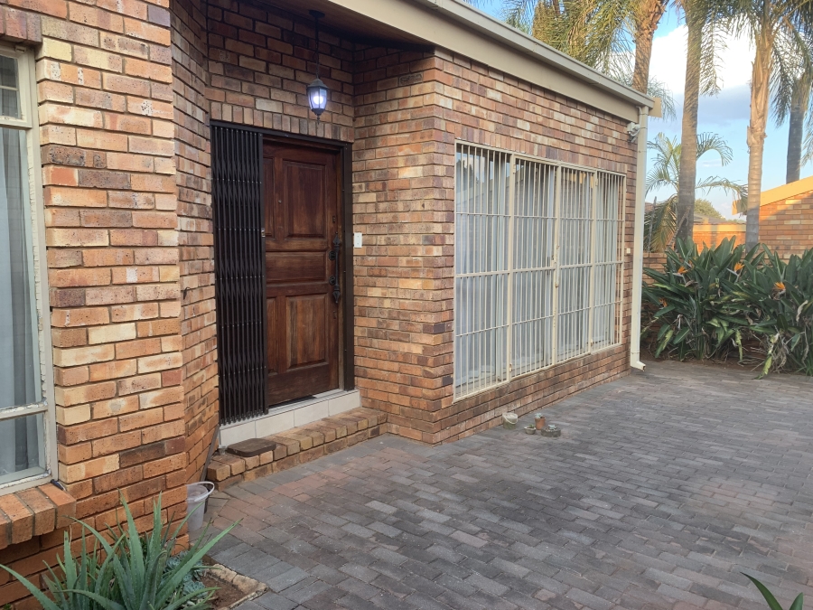 3 Bedroom Property for Sale in Val de Grace Gauteng