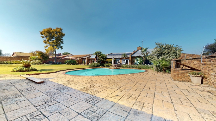 4 Bedroom Property for Sale in Farrarmere Gauteng