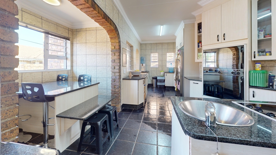 4 Bedroom Property for Sale in Farrarmere Gauteng