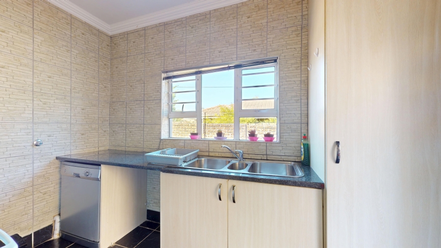 4 Bedroom Property for Sale in Farrarmere Gauteng