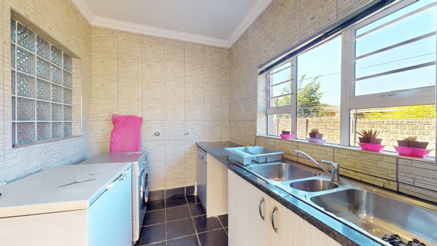 4 Bedroom Property for Sale in Farrarmere Gauteng