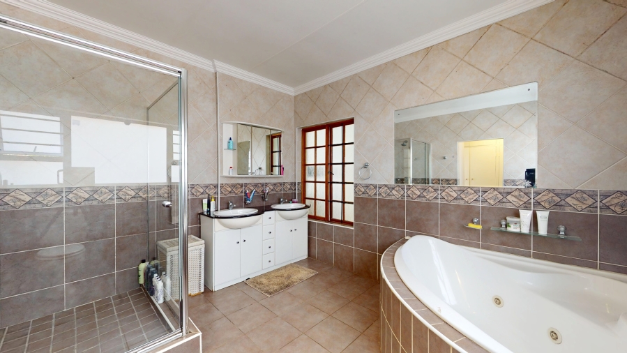 4 Bedroom Property for Sale in Farrarmere Gauteng