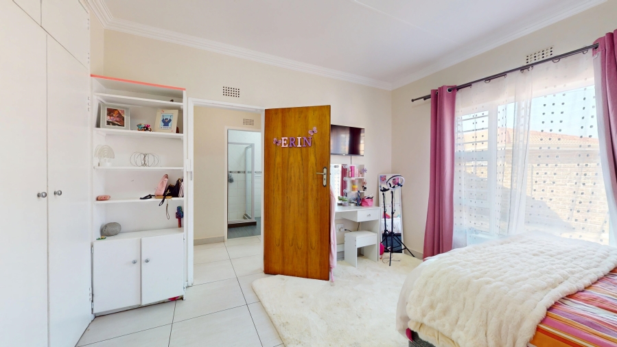 4 Bedroom Property for Sale in Farrarmere Gauteng