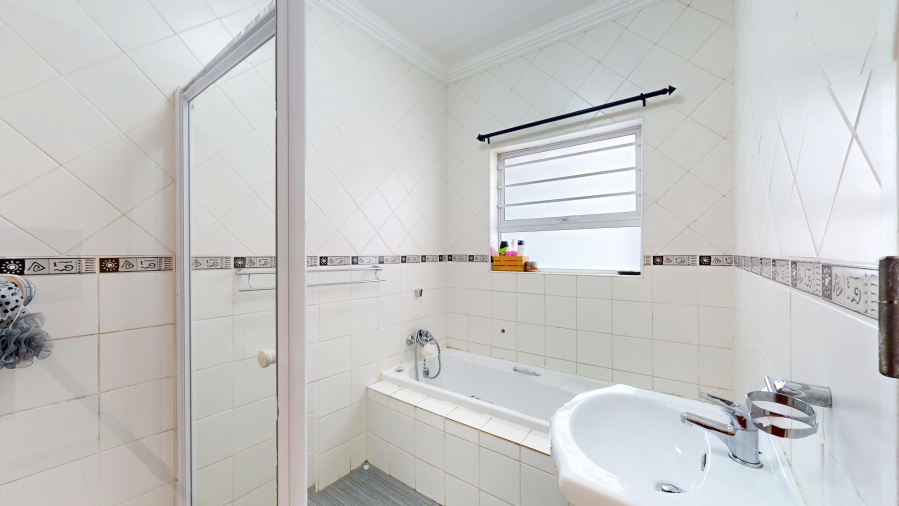 4 Bedroom Property for Sale in Farrarmere Gauteng