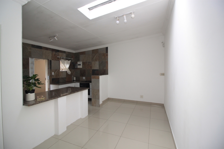 To Let 1 Bedroom Property for Rent in Highlands North Gauteng